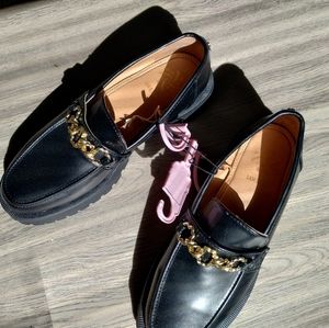 Women's Elegant Black Gold Chain Loafers Size 9.5